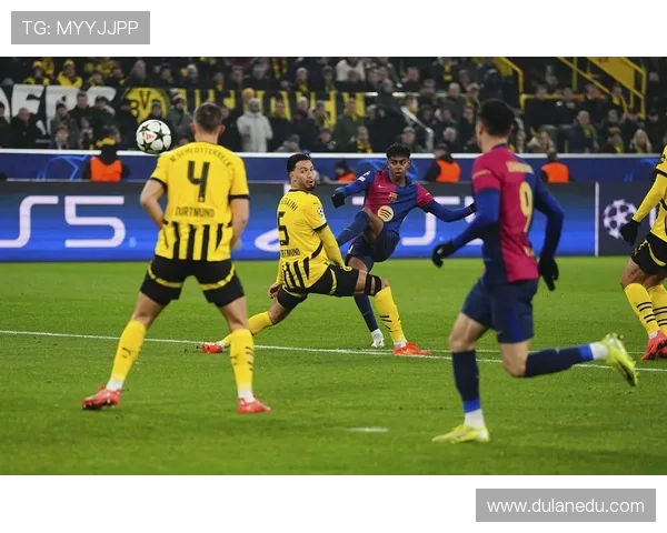 巴萨主场大胜拉菲尼亚费尔明莱万齐发威六球横扫强劲对手登顶气势如虹